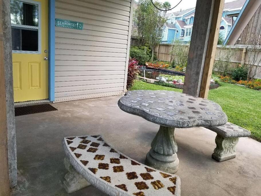The Seahorse Apt - Lakeside And Close To The Beach Appartement Galveston Buitenkant foto