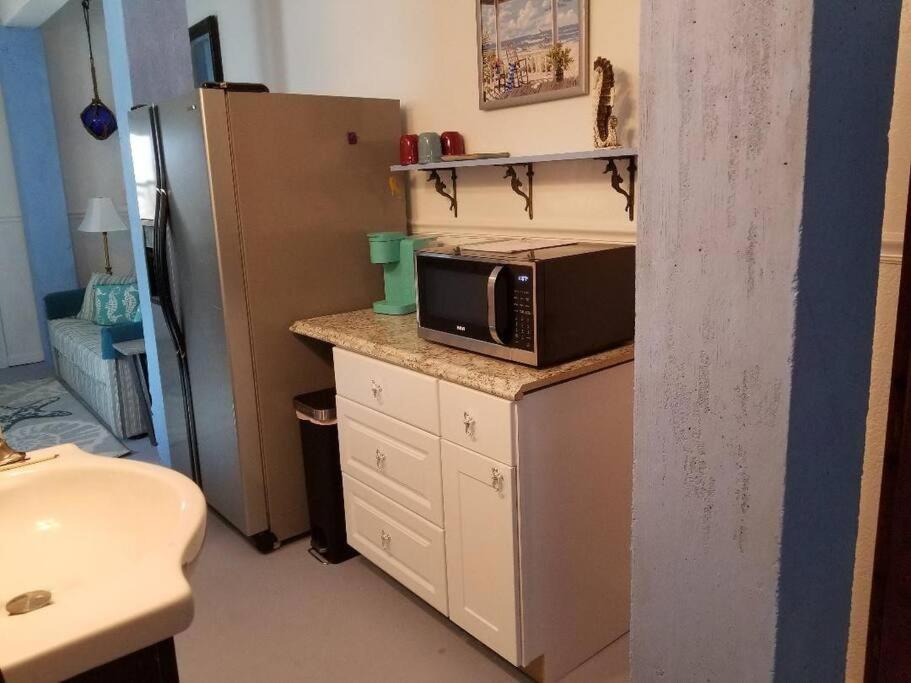 The Seahorse Apt - Lakeside And Close To The Beach Appartement Galveston Buitenkant foto