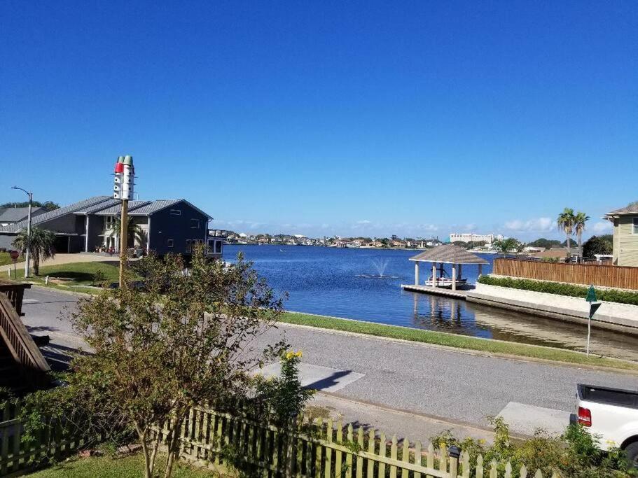 The Seahorse Apt - Lakeside And Close To The Beach Appartement Galveston Buitenkant foto